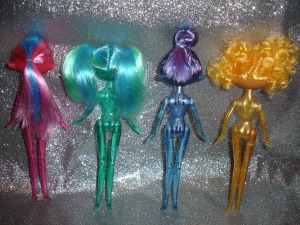 doyoulikethistoo wordpress com Fakie Stars Dolls rainbow line-up back