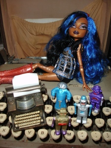 doyoulikethistoo wordpress com Robecca Birthday Treats Mini Toy Typewriter And Robots